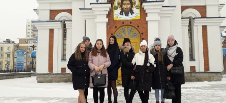 Студентки посетили храм Студентки посетили храм