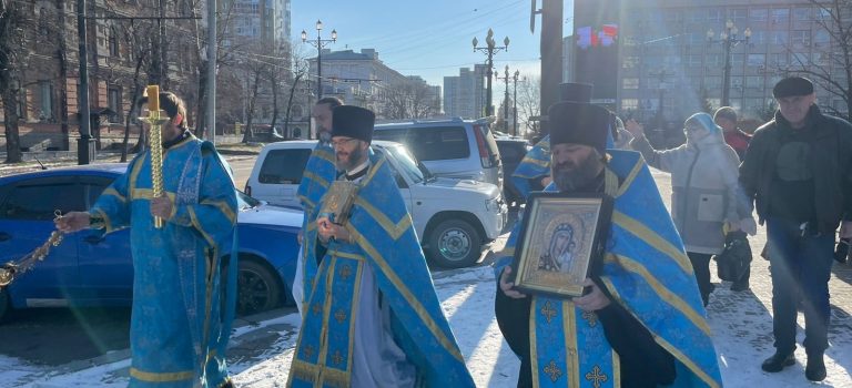 Божественная литургия в день памяти Казанской иконы Божией Матери