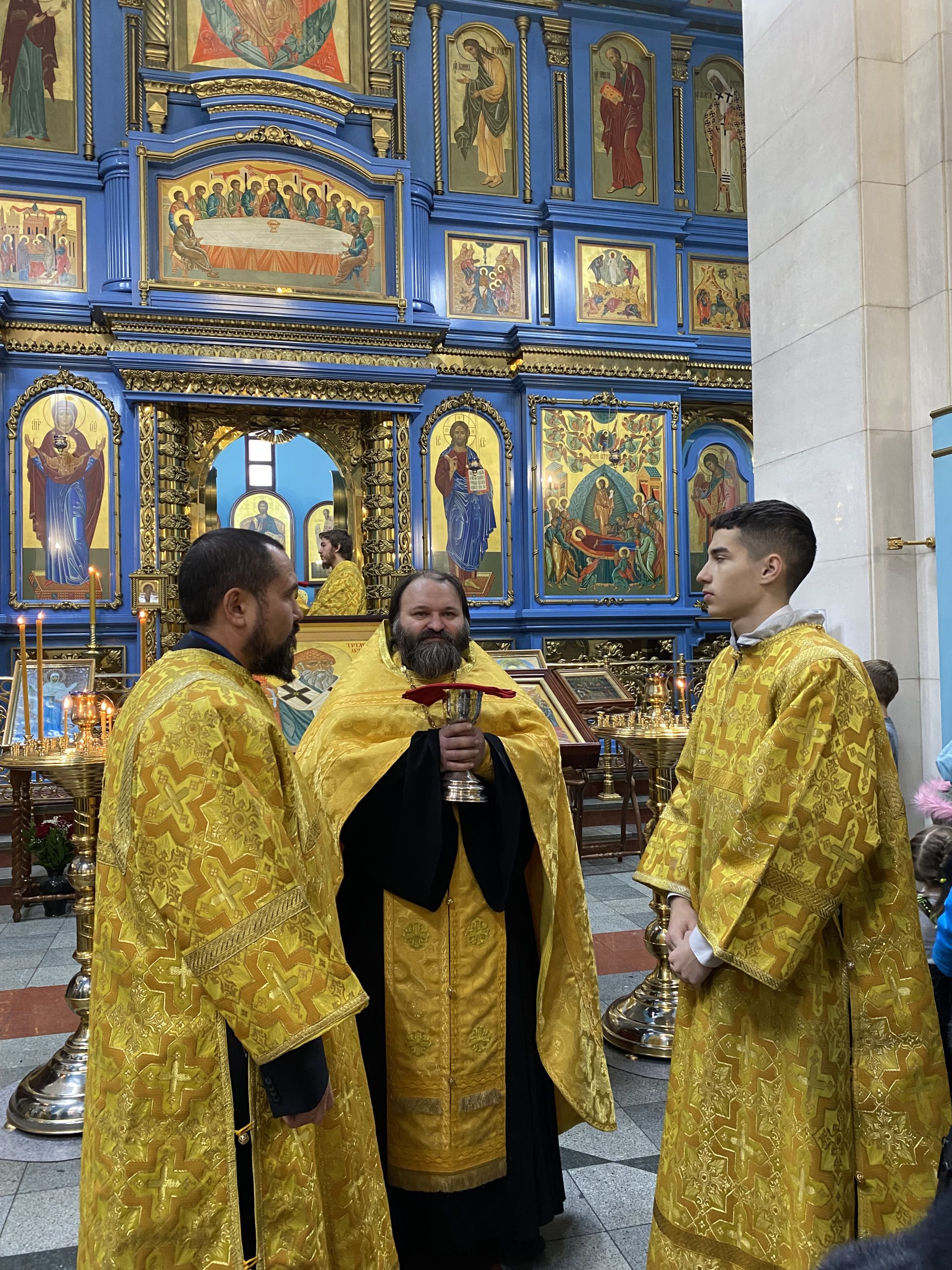 Божественная литургия в день памяти святителя Спиридона Тримифунтского