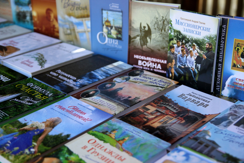 Священники и прихожане Успенского собора посетили книжный фестиваль «Простые истины»