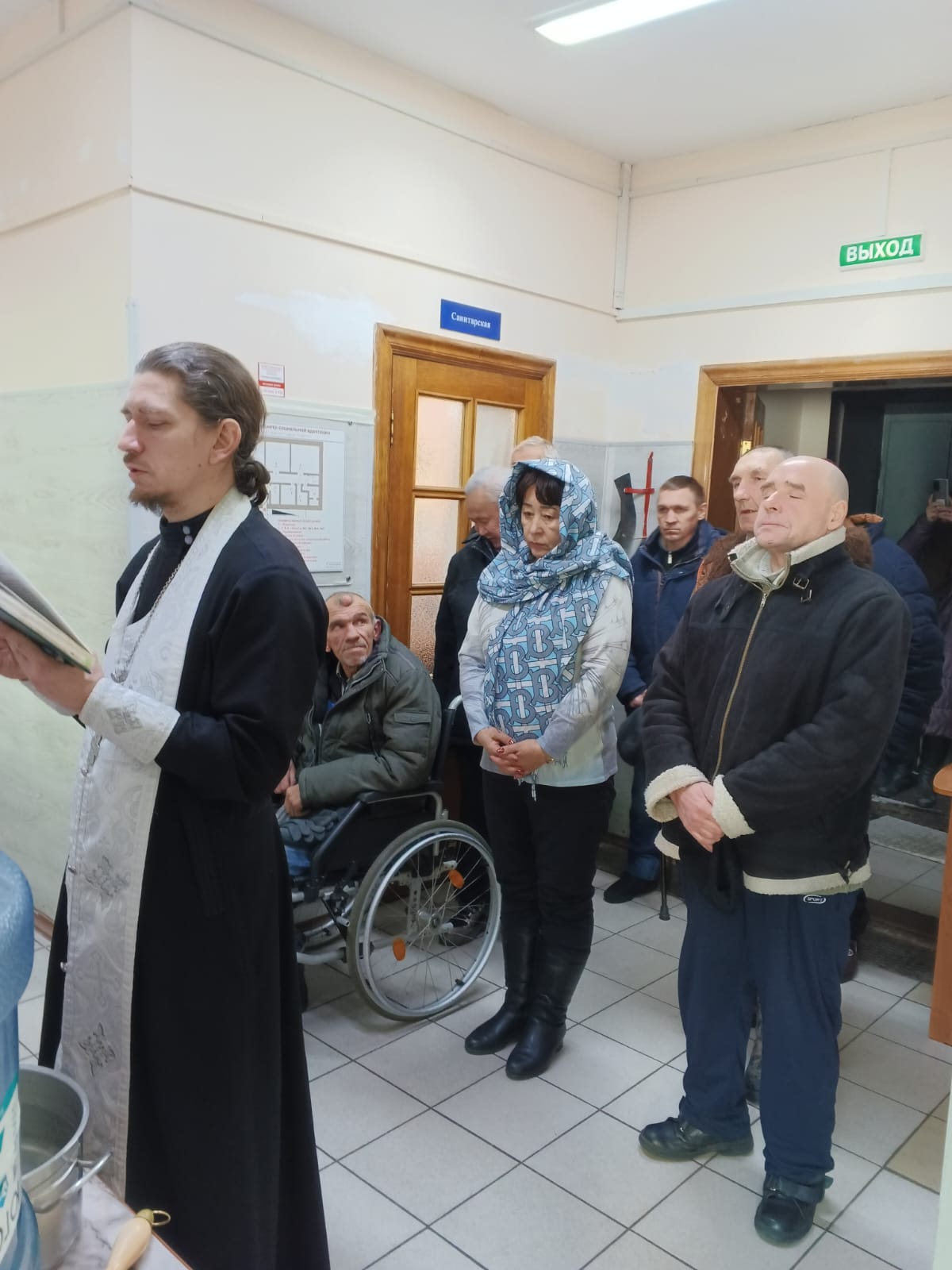 Молитва святителю Николаю и подарки от прихожан Успенского собора порадовали подопечных приюта