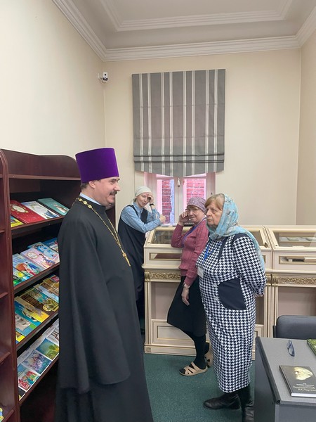 Священники и прихожане Успенского храма посетили открытие выставки-форума «Книги, которые меняют жизнь»