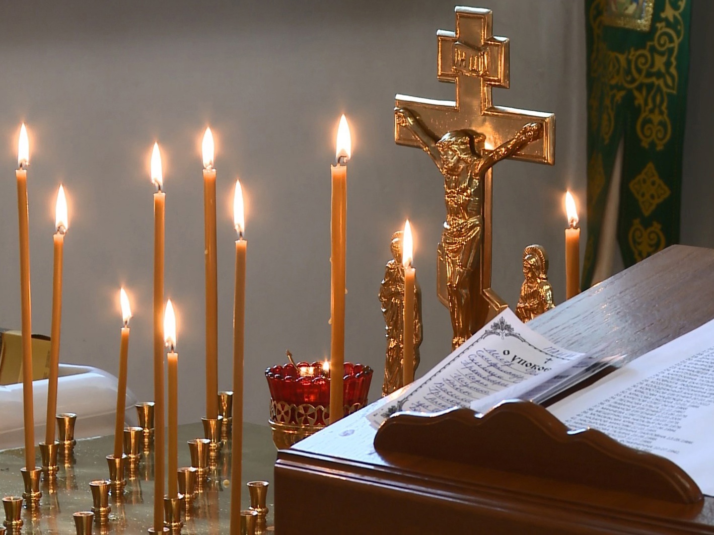 Лития по усопшим в Троицкую родительскую субботу будет совершаться в течение дня в Успенском соборе