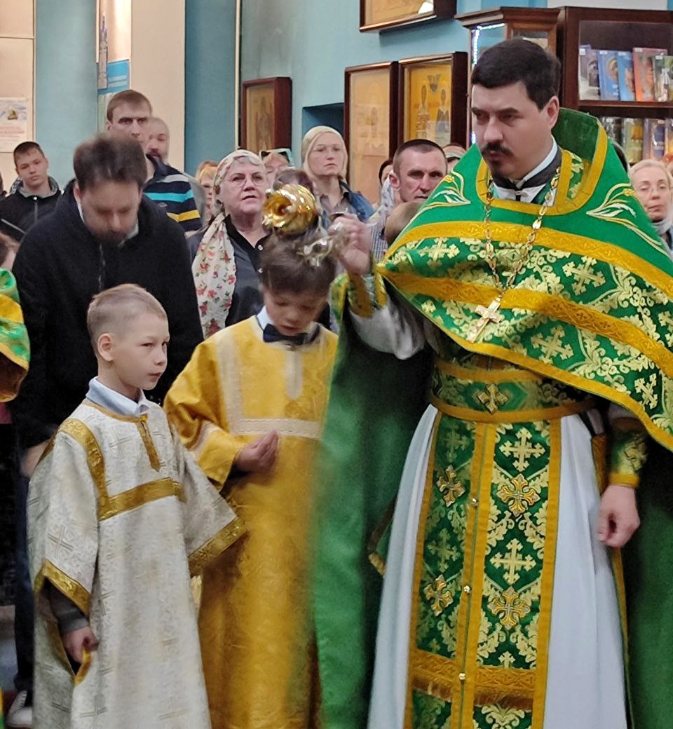 Праздник Троицы встретили в Успенском соборе