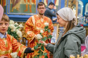 День жен-мироносиц отметили в Успенском соборе