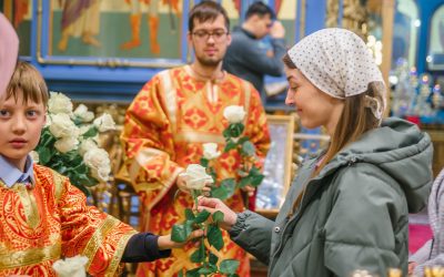 День жен-мироносиц отметили в Успенском соборе