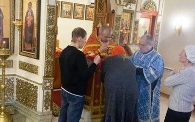 Клирик Успенского собора совершил Литургию в храме при краевом онкоцентре