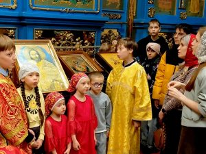 Воспитанники воскресной школы исполнили песнопения на Литургии